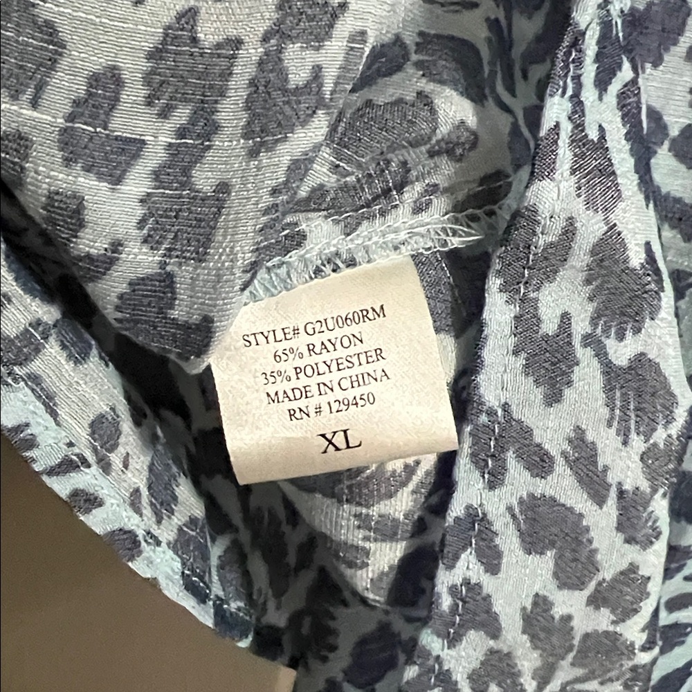 Como Blu Leopard Print Light Blue and Navy Long Sleeve V Neck Blouse Size Large - Picture 6 of 6